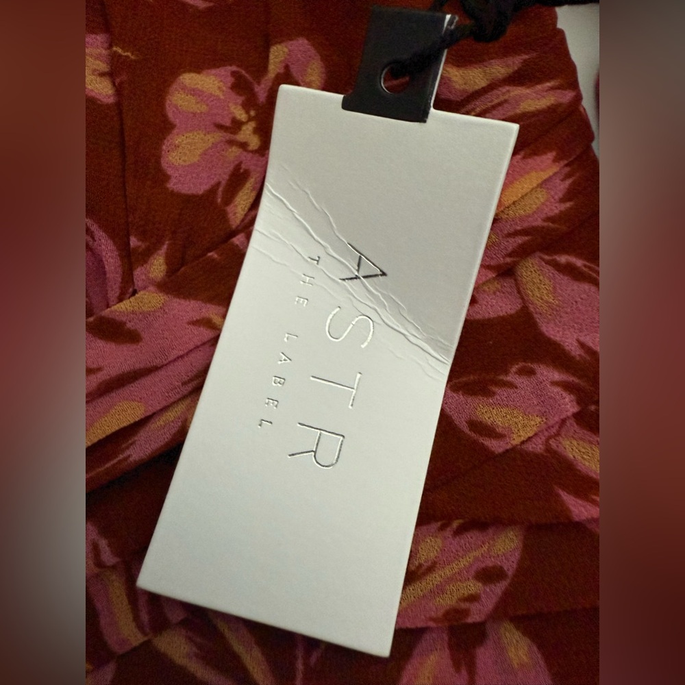 NWT- ASTR The Label- Anora Dress in Rust Floral- Size L - Picture 3 of 5